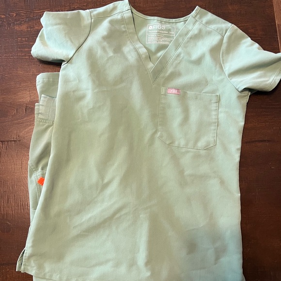 FIGS Scrub Set - Picture 3 of 7